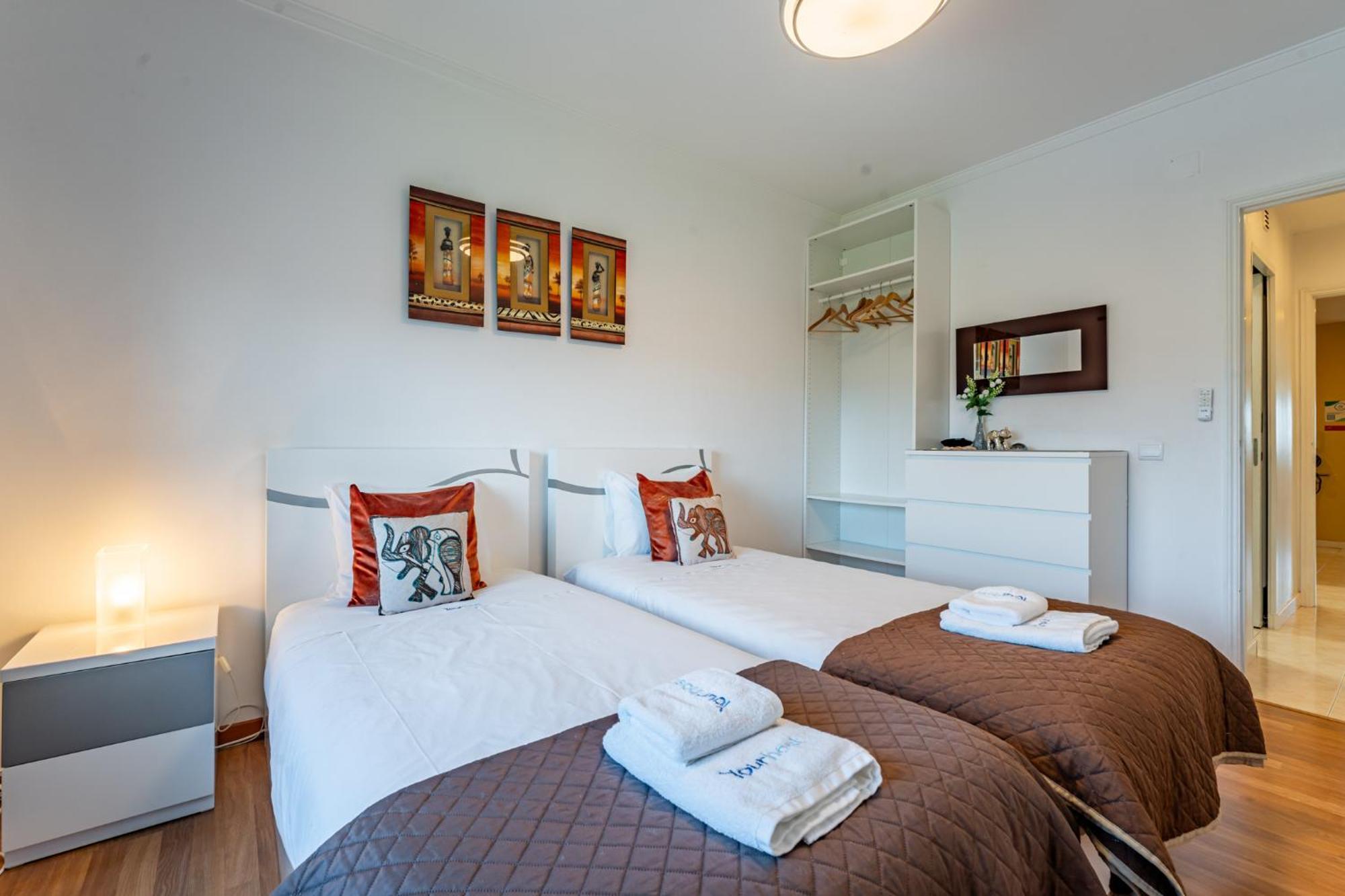 Cozy And Quiet Spacious Flat บีลาโนวาเดกายา ภายนอก รูปภาพ