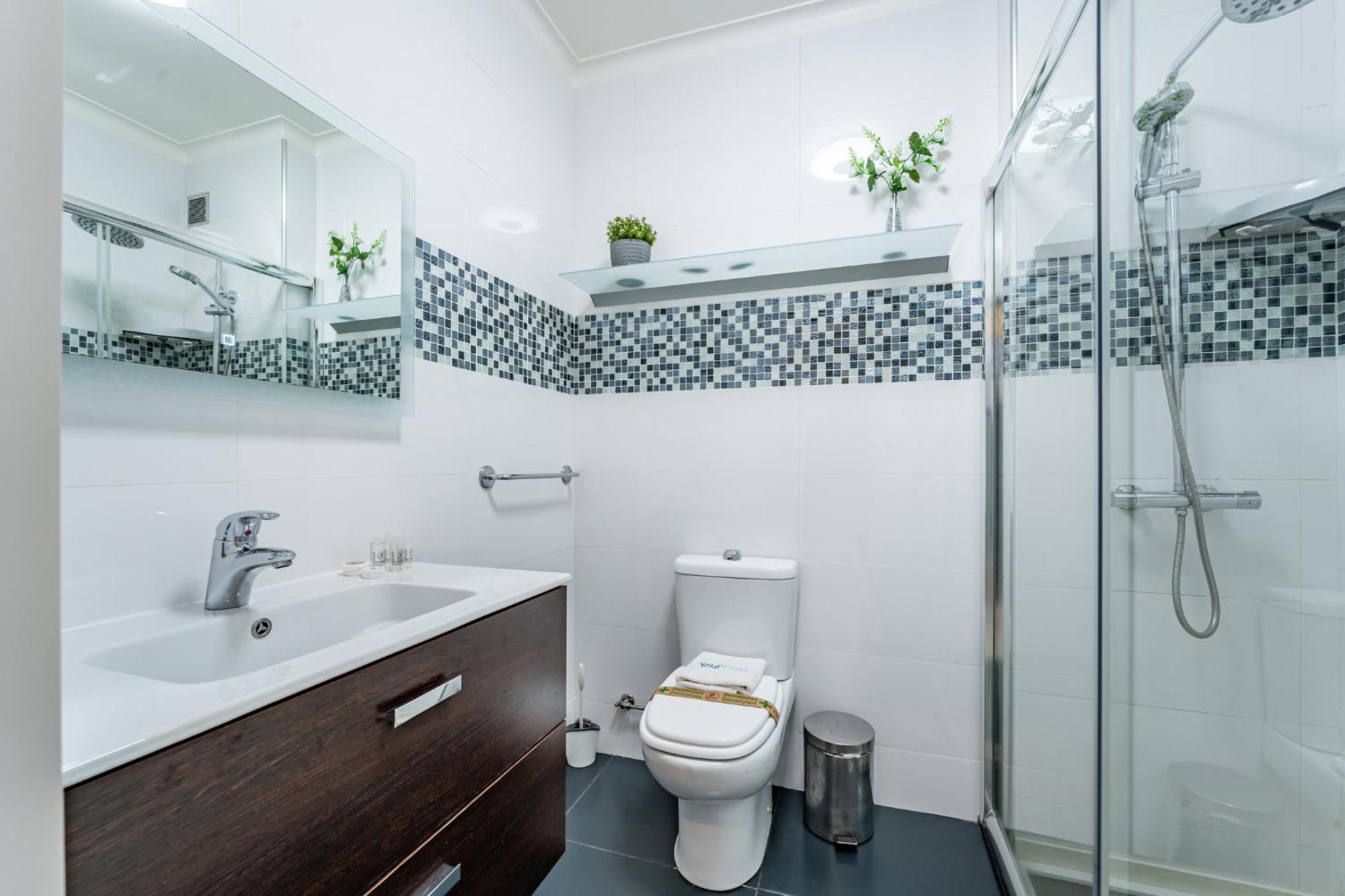 Cozy And Quiet Spacious Flat บีลาโนวาเดกายา ภายนอก รูปภาพ